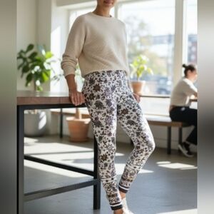 Jen7 by 7 For All Mankind Cropped Skinny  Multicolor Pants. Size 4.